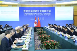 Các đại biểu tham gia vòng Đối thoại chiến lược tài chính và kinh tế Trung Quốc-Canada ở Bắc Kinh, Trung Quốc, ngày 12/11. (Ảnh: THX/TTXVN)