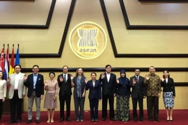 Các đại biểu chụp ảnh lưu niệm. (Ảnh: Đỗ Quyên/Vietnam+)