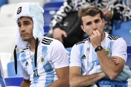 Sự thất vọng của các cổ động viên Argentina. (Ảnh: THX/TTXVN)