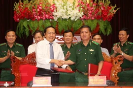 Lễ ký Quy chế phối hợp giữa Bộ Tư lệnh Bộ đội Biên phòng và Văn phòng Thường trực Ban Chỉ đạo 389. (Ảnh: Dương Giang/TTXVN)