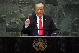 Tổng thống Mỹ Donald Trump phát biểu tại phiên họp toàn thể Đại hội đồng Liên hợp quốc khóa 73 ở New York (Mỹ) ngày 25/9. (Ảnh: THX/ TTXVN)