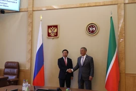 Đại sứ Ngô Đức Mạnh hội đàm với Tổng thống R.Minikhanov. (Ảnh: Dương Trí/TTXVN)