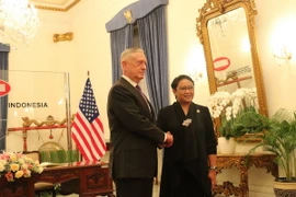 Bộ trưởng Quốc phòng Mỹ, James Mattis Norman và Bộ trưởng Ngoại giao Indonesia Retno Marsudi tại cuộc gặp. (Ảnh: Đỗ Quyên/Vietnam+)
