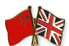 (Nguồn: crossed-flag-pins.com)