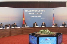 Đoàn đại biểu tỉnh Quảng Ninh do Chủ tịch UBND tỉnh Nguyễn Đức Long dẫn đầu hội đàm với Thống đốc tỉnh Irkutsk. (Ảnh: Dương Trí/TTXVN)