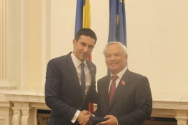 Phó Chủ tịch Quốc hội Uông Chu Lưu thăm, làm việc tại Romania. (Ảnh: Công Thuận/TTXVN)