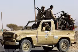 Binh sỹ Yemen tham gia chiến dịch truy quét khủng bố tại Beihan, tỉnh Shabwa. (Ảnh: AFP/TTXVN)