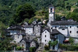 Làng Corippo, ngôi làng nhỏ nhất Thụy Sĩ.