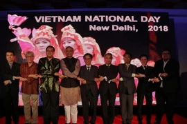 Đại diện ngoại giao các nước ASEAN chúc mừng ngày Quốc khánh Việt Nam. (Ảnh: Huy Bình/Vietnam+)