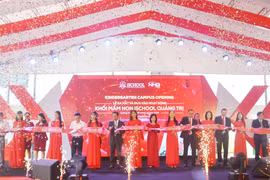 Nghi thức cắt băng ra mắt khối mầm non Trường hội nhập quốc Tế iSchool Quảng Trị. (Ảnh: Mỹ Phương/Vietnam+)