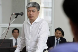 Bị cáo Nguyễn Xuân Sơn, nguyên Tổng giám đốc Ngân hàng thương mại cổ phần Đại Dương trả lời các câu hỏi của đại diện Viện Kiểm sát. (Ảnh: Văn Điệp/TTXVN)