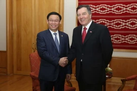 Phó Thủ tướng Chính phủ Vương Đình Huệ làm việc với Bộ trưởng Ngoại giao Chile Roberto Ampuero Espinoza. (Ảnh: Hoài Nam/TTXVN)