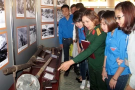 Triển lãm 200 bức ảnh về truyền thống Quân đội nhân dân Việt Nam