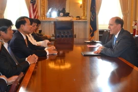 Phó Thủ tướng tiếp xúc với giới chức Quốc hội, doanh nghiệp Mỹ