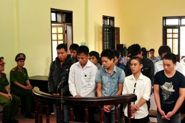 Hà Tĩnh xử sơ thẩm 10 bị cáo đập phá, đốt xe của công an