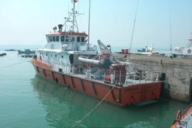 Cứu hộ thành công một ngư dân bị móc sắt đâm trọng thương