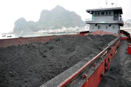 Mở rộng điều tra vụ xuất lậu than và tiền tệ qua biên giới