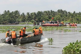 Hưng Yên: Thấy xác 2 nạn nhân của vụ chìm tàu trên sông Hồng