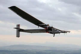Máy bay năng lượng Mặt Trời Solar Impulse 2 kết thúc bay thử