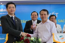 Hợp tác toàn diện giữa ngân hàng Sacombank và tập đoàn Viettel