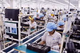 Dây chuyền sản xuất tại Nhà máy sản xuất điện thoại di động Samsung Việt Nam tại Bắc Ninh. (Ảnh: Đức Tám/TTXVN)