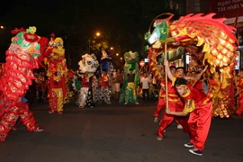 [Photo] Tưng bừng lễ hội đêm rằm vui Tết Trung thu tại Hà Nội