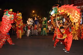 [Photo] Tưng bừng lễ hội đêm rằm vui Tết Trung thu tại Hà Nội