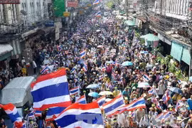 Người phản đối chính phủ tổ chức biểu tình ở thủ đô Bangkok, Thái Lan. (Ảnh: THX/TTXVN)