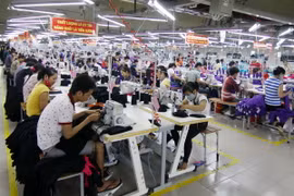 Truy tố đường dây lôi kéo công nhân đánh đề, cá cược bóng đá