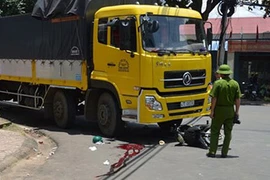 Bình Dương: Xe tải cán thẳng qua xe máy, 2 phụ nữ tử vong tại chỗ