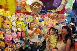 Trung thu mang đậm sắc màu biển đảo tại Bảo tàng Dân tộc học