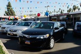 Lập kỷ lục bán hàng hơn 10 triệu xe, Toyota vẫn khó khăn tại Nhật