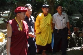 Tăng đoàn Truyền thừa Drukpa viếng mộ Tướng Giáp