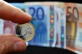Đồng euro vững giá sau khi ECB quyết định giữ nguyên lãi suất