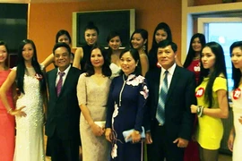 Ra mắt 12 thí sinh lọt vào chung kết cuộc thi Hoa hậu Việt tại Séc