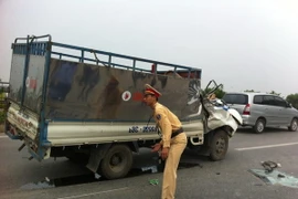 Hai xe tải đấu đầu trên Quốc lộ 14, một lái xe tử vong tại chỗ