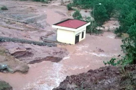 Vỡ đập thủy lợi Đầm Hà Động, di dời khẩn hơn 100 hộ dân