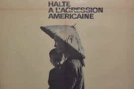 Một tranh cổ động của Đảng Cộng sản Pháp đòi Mỹ chấm dứt cuộc chiến tranh tại Việt Nam. (Ảnh: Bích Hà/Vietnam+)