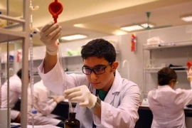 Môn thi thực hành Olympic hóa học quốc tế diễn ra suôn sẻ