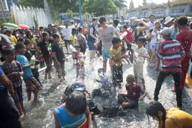Tưng bừng lễ hội Té nước diễn ra tại cố đô Yangon, Myanmar