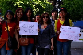 Tuần hành tại Zurich yêu cầu Trung Quốc tuân thủ luật quốc tế