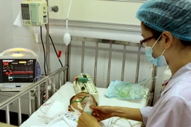 Uống nước chanh pha chút mật ong giúp đào thải virus sởi