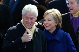 Vợ chồng cựu Tổng thống Clinton vận động được hơn 1 tỷ USD