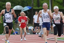 Cụ ông 103 tuổi thách thức "người bay" Usain Bolt chạy đua