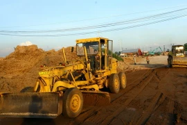 Hà Nội giải phóng mặt bằng ba dự án giao thông trong 2014