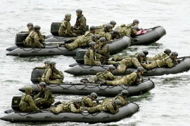 Nhiều người Nhật chưa hài lòng với lý giải về quyền phòng vệ tập thể