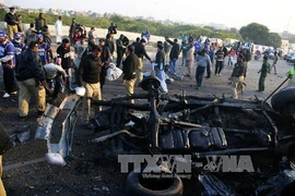 Hiện trường một vụ đánh bom tại Pakistan. (Ảnh: THX/TTXVN)