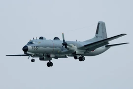 Chiến đấu cơ Trung Quốc bay sát máy bay Nhật Bản