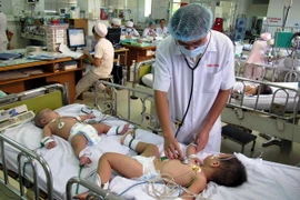 Bệnh tay chân miệng tăng mạnh tại Đồng bằng sông Cửu Long