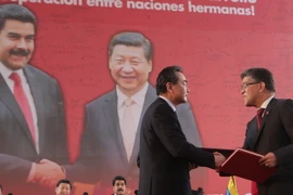 Chính phủ Venezuela và Trung Quốc ký 38 văn kiện hợp tác